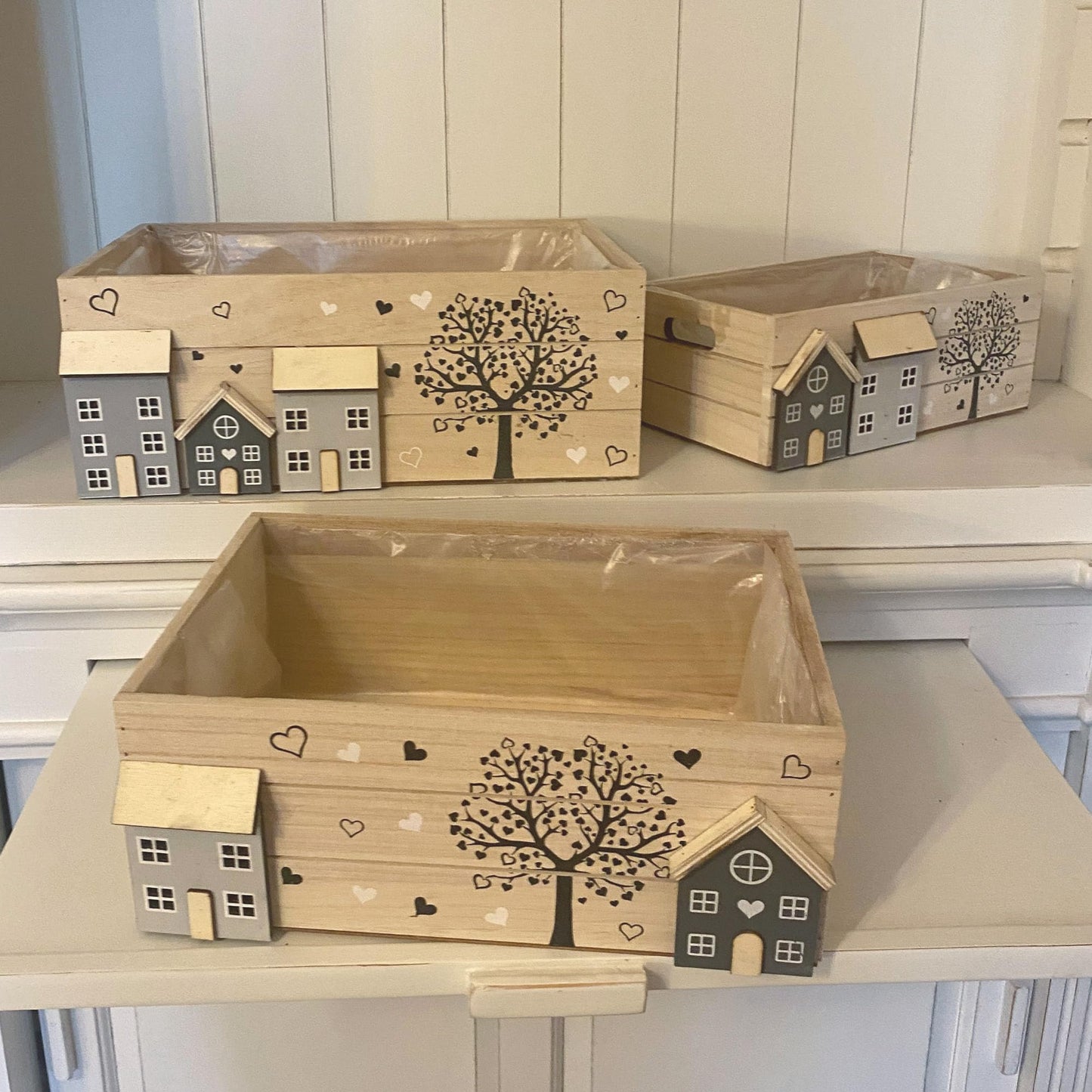 UNUS Holzkisten 3er Set, Holzdeko im Landhausstil, 26 x 16 x 10 cm mit Pflanzfolie, Bepflanzbare Aufbewahrungsbox Holz, Dekokisten als Geschenk, Dekoration für Balkon oder Innenbereich